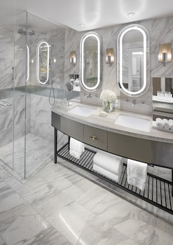 Deluxe Room, 1 King Bed