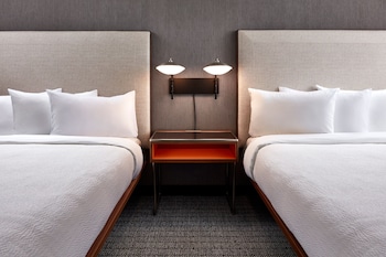 Room, 2 Queen Beds, Hearing Accessible (Roll-in Shower)