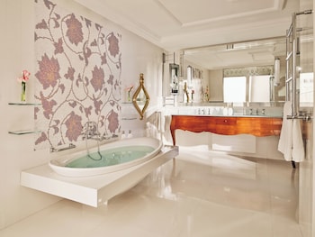 Suite (Imperial)
