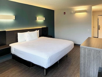 Standard Room, 1 King Bed, Accessible, Non Smoking