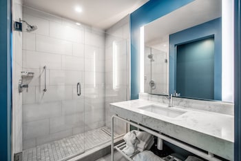 Deluxe Ocean View Two Queen Suite