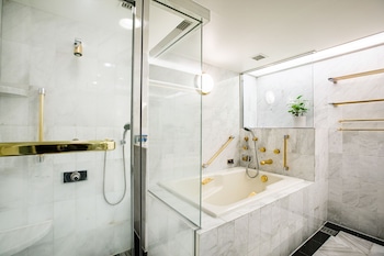 Deluxe Twin Room (Breakfast Included)