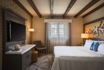 Room, 1 King Bed, Non Smoking, Courtyard View