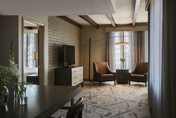 Deluxe Suite, 1 Bedroom, Non Smoking (1 King Bed)