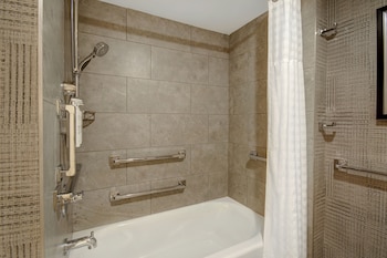 Suite, 1 King Bed, Accessible, Bathtub (Mobility & Hearing)