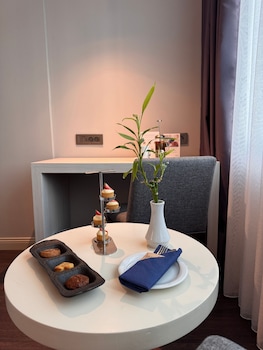 Deluxe King Room - Free SPA Access