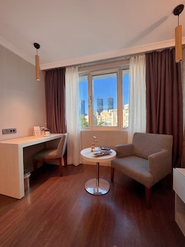 Deluxe King Room - Free SPA Access