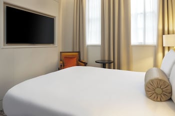 Queen Deluxe Room