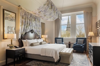 Sir Walter Scott Suite with Castle View