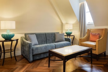 Queen Junior Suite with Castle View