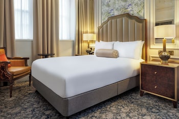 Queen Deluxe Room