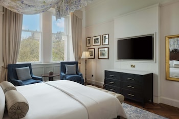 Sir Walter Scott Suite with Castle View