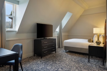 Queen Junior Suite with Castle View