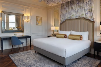 King Premier Room with Castle View
