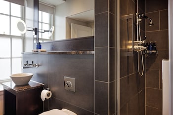 Queen Deluxe Room