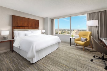 Room, 1 King Bed (Mobility Accessible, Tub)