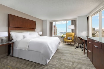 Room, 1 King Bed (Mobility Accessible, Tub)