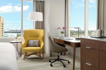 Deluxe Room, 1 King Bed
