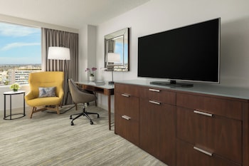 Room, 2 Double Beds (Mobility/Hearing Access, Roll-in Shwr)