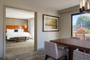 Deluxe Suite, 1 King Bed with Sofa bed, Resort View