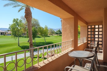 Suite, 1 King Bed, Golf View