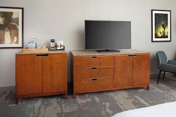 Deluxe Suite, 1 King Bed with Sofa bed, Resort View
