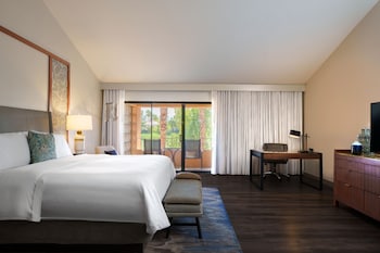 Suite, 1 King Bed, Golf View