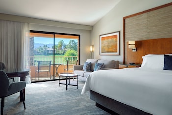 Deluxe Room, 1 King Bed with Sofa bed, Golf View