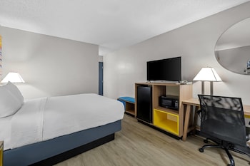 Standard Room, 1 Queen Bed, Non Smoking