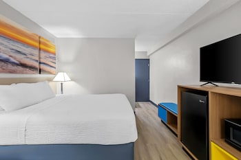 Room, 1 Queen Bed, Non Smoking, Poolside