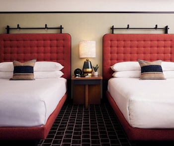 Room, 2 Queen Beds, Mobility Accessible, Bathtub