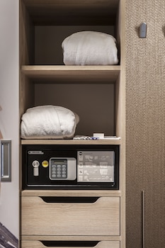 Premium Room, City View