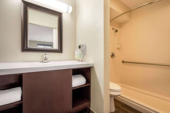 Room, 2 Queen Beds, Accessible, Non Smoking (Mobility, Tub w/Grab Bars)