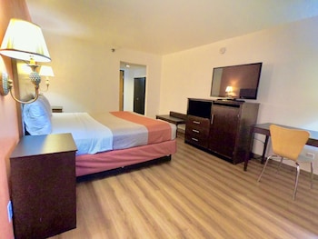 Deluxe Suite, 1 King Bed, Accessible, Non Smoking