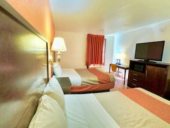 Deluxe Room, 2 Queen Beds, Non Smoking, Refrigerator & Microwave