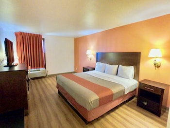Deluxe Room, 1 King Bed, Non Smoking, Refrigerator & Microwave
