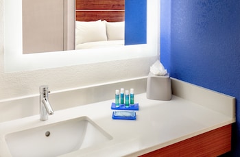 Standard Room, 1 King Bed, Accessible (Communications, Transfer Shower)