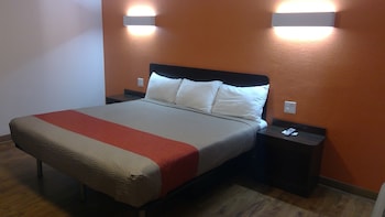 Deluxe Room, 1 King Bed, Accessible, Non Smoking