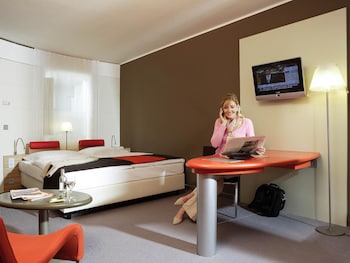 Privilege, Room, 1 Queen Bed