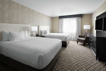Suite, 2 Queen Beds, Courtyard View (Living Room, Wet Bar)