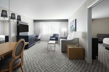 Suite, 2 Queen Beds, Courtyard View (Living Room, Wet Bar)