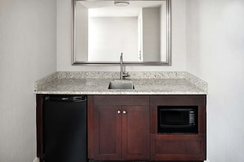 Suite, 2 Queen Beds (Living Room, Kitchenette)