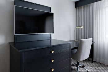 Suite, 2 Queen Beds, Courtyard View (Living Room, Wet Bar)