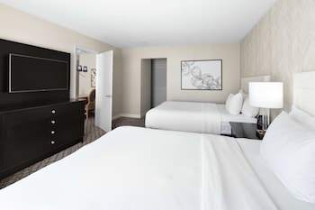 Suite, 2 Queen Beds, Courtyard View (Living Room, Wet Bar)