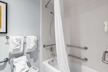 Room, 1 King Bed, Accessible, Non Smoking (Accessible Tub)