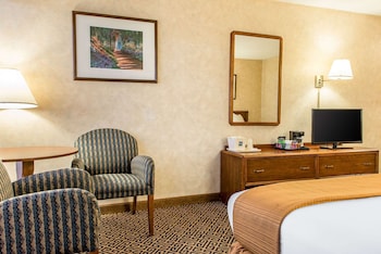 Room, 2 Queen Beds, Non Smoking (Efficiency, Upgrade)