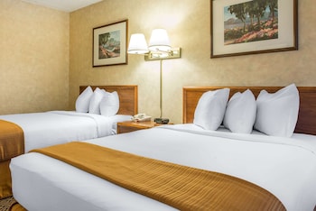 Room, 2 Queen Beds, Non Smoking (Efficiency, Upgrade)