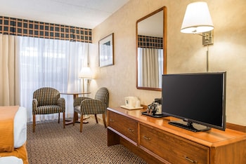 Room, 2 Queen Beds, Non Smoking (Efficiency, Upgrade)
