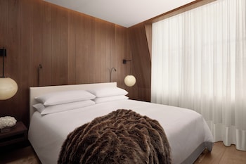 Deluxe Room, 1 Queen Bed