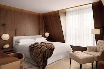 Suite, 1 King Bed, Terrace